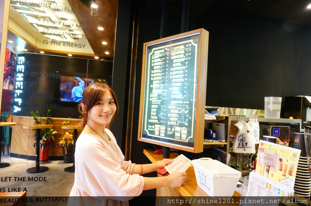 士林人氣飲料美食. 貝尼菲BENEFLY漸層飲料