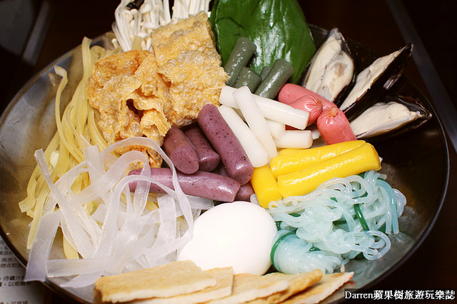 『台北捷運忠孝復興站美食』兩餐韓國年糕火鍋吃到飽(忠孝店)★吃到飽只要299平日四人同行一人免費吃到飽CP值破錶