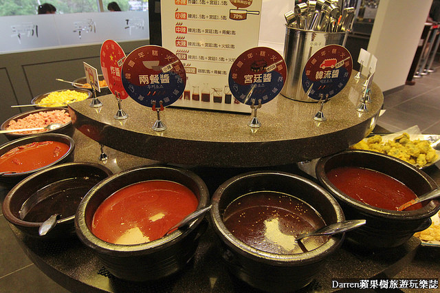 『台北捷運忠孝復興站美食』兩餐韓國年糕火鍋吃到飽(忠孝店)★吃到飽只要299平日四人同行一人免費吃到飽CP值破錶