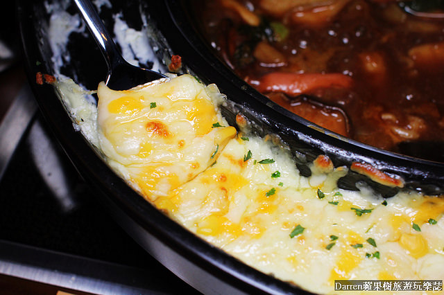 『台北捷運忠孝復興站美食』兩餐韓國年糕火鍋吃到飽(忠孝店)★吃到飽只要299平日四人同行一人免費吃到飽CP值破錶