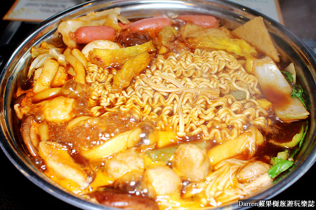 『台北捷運忠孝復興站美食』兩餐韓國年糕火鍋吃到飽(忠孝店)★吃到飽只要299平日四人同行一人免費吃到飽CP值破錶