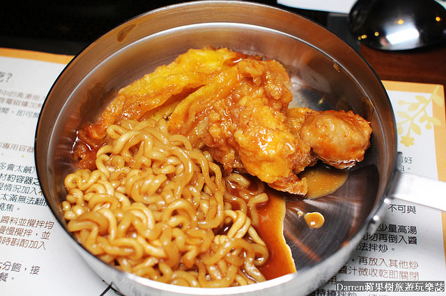 『台北捷運忠孝復興站美食』兩餐韓國年糕火鍋吃到飽(忠孝店)★吃到飽只要299平日四人同行一人免費吃到飽CP值破錶