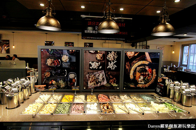 『台北捷運忠孝復興站美食』兩餐韓國年糕火鍋吃到飽(忠孝店)★吃到飽只要299平日四人同行一人免費吃到飽CP值破錶