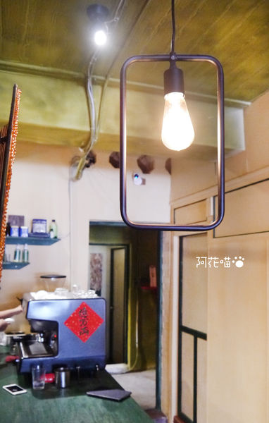 樓梯好陡:【老屋咖啡館│捷運民權西路站】台北也有老屋咖啡館『樓梯好陡』|咖啡|輕食|好物|網路|共同工作室|藝文|場地租借|