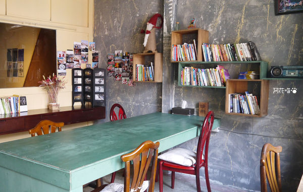 樓梯好陡:【老屋咖啡館│捷運民權西路站】台北也有老屋咖啡館『樓梯好陡』|咖啡|輕食|好物|網路|共同工作室|藝文|場地租借|