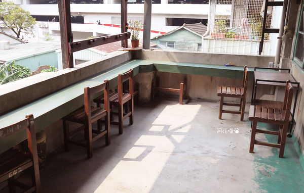 樓梯好陡:【老屋咖啡館│捷運民權西路站】台北也有老屋咖啡館『樓梯好陡』|咖啡|輕食|好物|網路|共同工作室|藝文|場地租借|