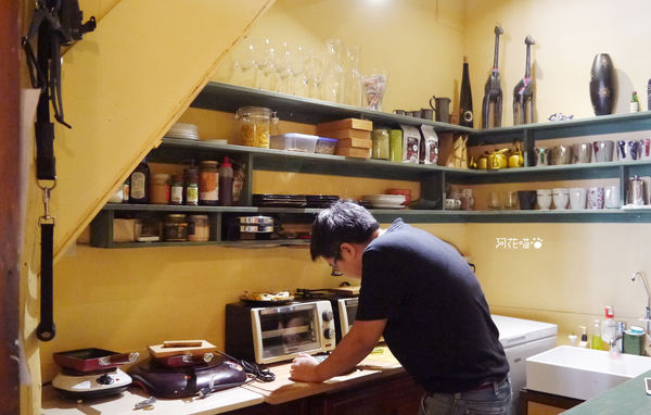 樓梯好陡:【老屋咖啡館│捷運民權西路站】台北也有老屋咖啡館『樓梯好陡』|咖啡|輕食|好物|網路|共同工作室|藝文|場地租借|