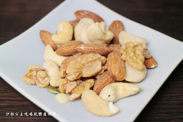 鑽石南瓜糕：北投石牌商城巷弄裡的得獎美食『鑽石南瓜糕』手工造型饅頭/包子/阿財鍋貼旁/宅配美食/捷運石牌站