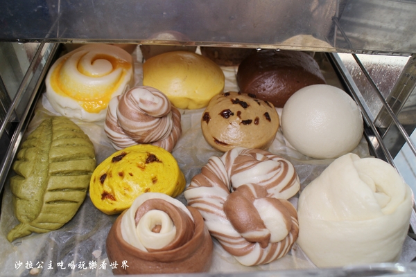 鑽石南瓜糕：北投石牌商城巷弄裡的得獎美食『鑽石南瓜糕』手工造型饅頭/包子/阿財鍋貼旁/宅配美食/捷運石牌站