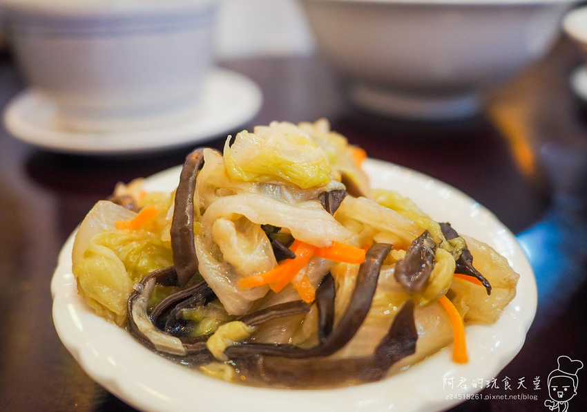【台中】瓦御魯肉飯｜入味但好像有點太鹹的爌肉飯｜大推蘿蔔燉排骨湯｜西屯區