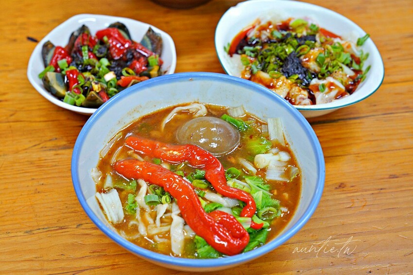 【桃園】龜山|辣食堂,吃了會嘶吼的剝皮辣椒麵、椒麻皮蛋,龜山美食推薦