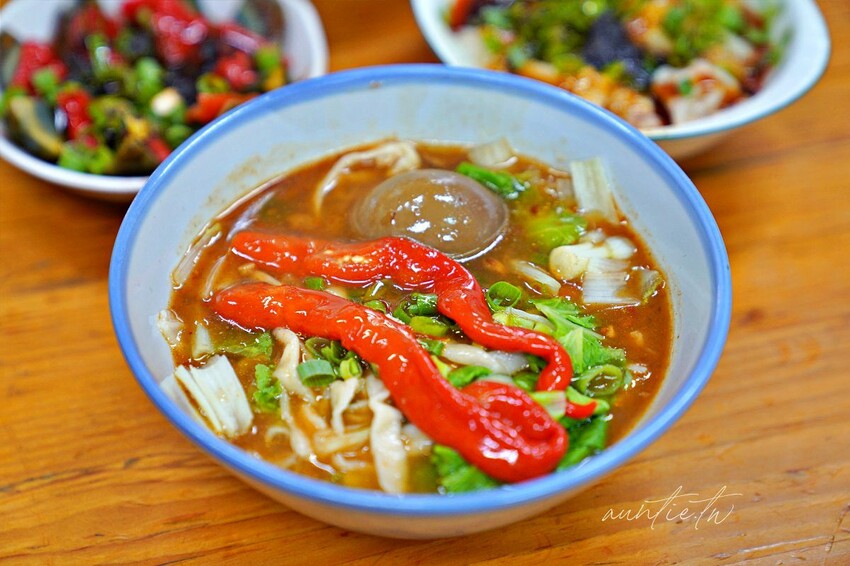 【桃園】龜山|辣食堂,吃了會嘶吼的剝皮辣椒麵、椒麻皮蛋,龜山美食推薦