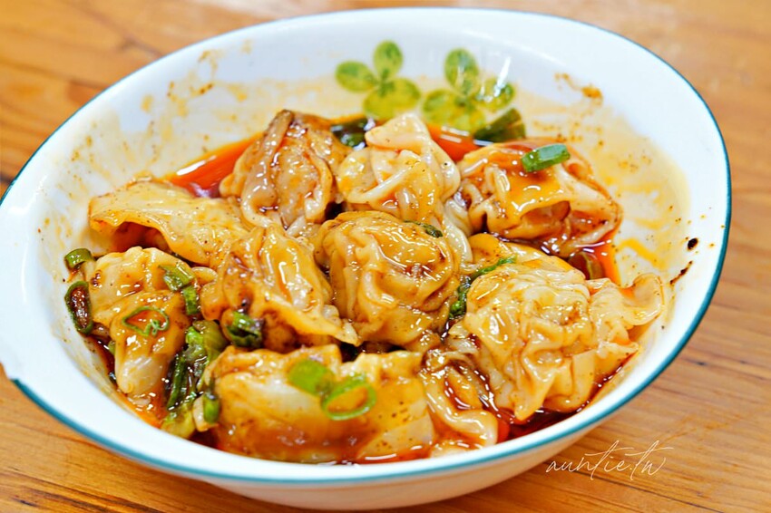 【桃園】龜山|辣食堂,吃了會嘶吼的剝皮辣椒麵、椒麻皮蛋,龜山美食推薦