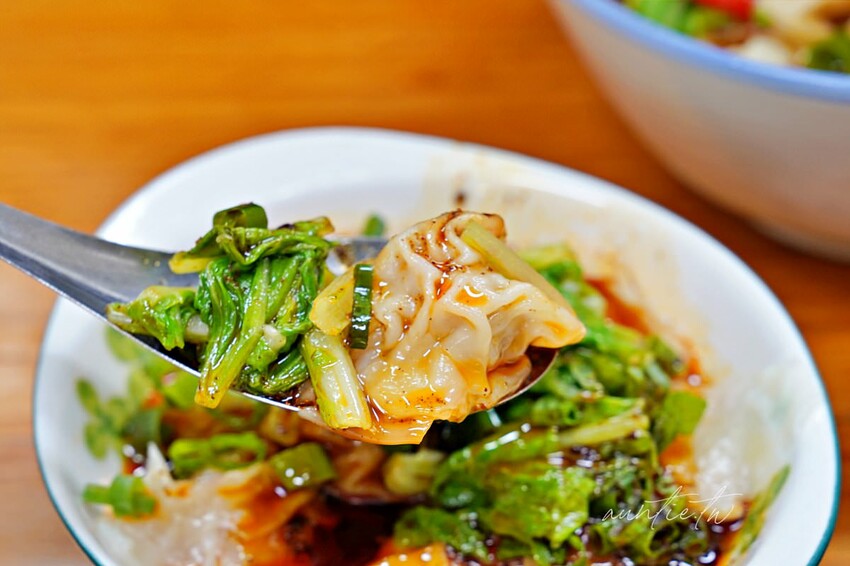 【桃園】龜山|辣食堂,吃了會嘶吼的剝皮辣椒麵、椒麻皮蛋,龜山美食推薦