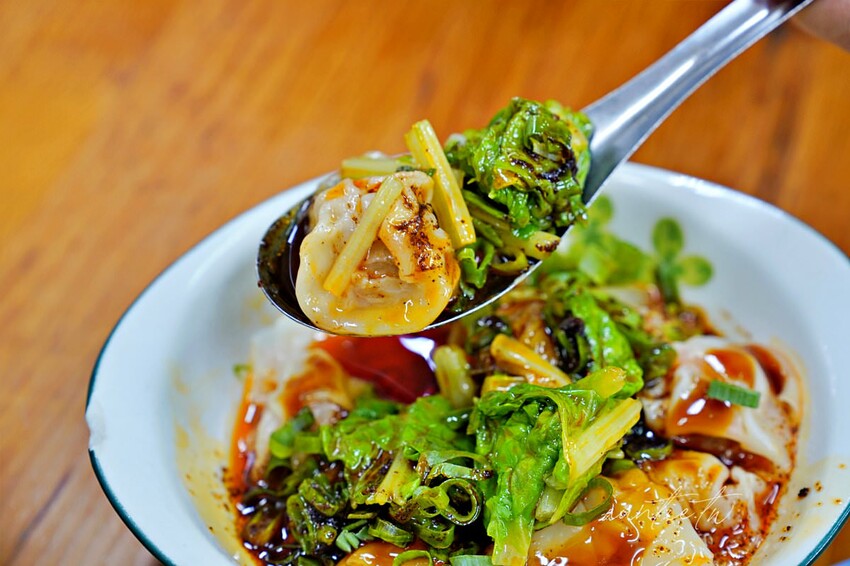 【桃園】龜山|辣食堂,吃了會嘶吼的剝皮辣椒麵、椒麻皮蛋,龜山美食推薦