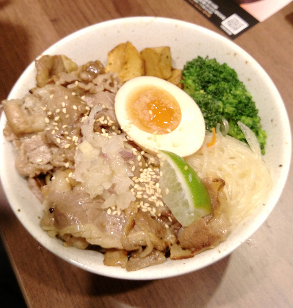 初牛(公館店)：台北公館 初牛 厚切牛排丼 味增湯喝到飽  吃丼飯的好選擇