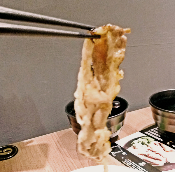 初牛(公館店)：台北公館 初牛 厚切牛排丼 味增湯喝到飽  吃丼飯的好選擇