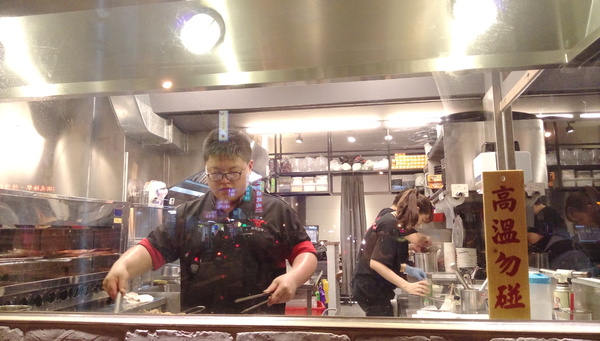 初牛(公館店)：台北公館 初牛 厚切牛排丼 味增湯喝到飽  吃丼飯的好選擇