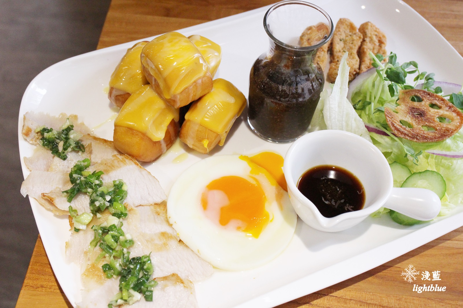 [ 南京復興站美食 ] 淺藍 × 小小  LITTLE BY LITTLE～全日早午餐，免費wifi插座不限時