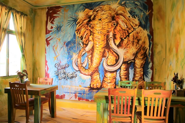 優雅農夫藝文農場：【台南後壁景點】優雅農夫藝文農場~優雅的巨形農夫守護著這塊園地，大家愛的吉米、樹屋、巨形椅、當鞦韆及沙坑，都很適合親子一起過來，情境式美拍場景多到拍不完