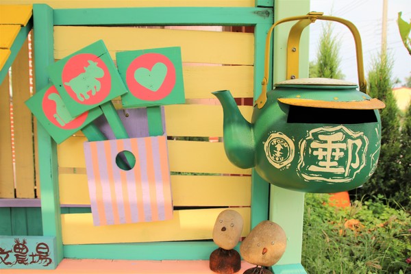 優雅農夫藝文農場：【台南後壁景點】優雅農夫藝文農場~優雅的巨形農夫守護著這塊園地，大家愛的吉米、樹屋、巨形椅、當鞦韆及沙坑，都很適合親子一起過來，情境式美拍場景多到拍不完