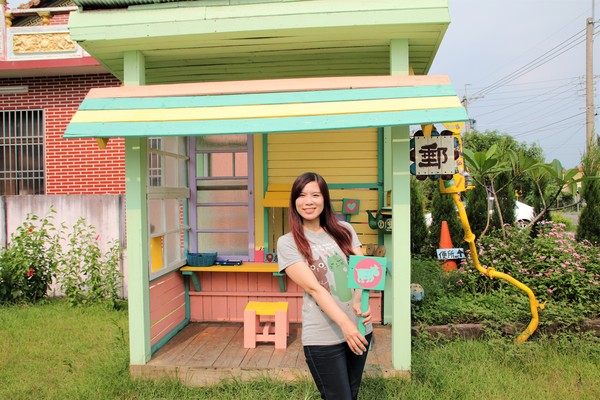 優雅農夫藝文農場：【台南後壁景點】優雅農夫藝文農場~優雅的巨形農夫守護著這塊園地，大家愛的吉米、樹屋、巨形椅、當鞦韆及沙坑，都很適合親子一起過來，情境式美拍場景多到拍不完