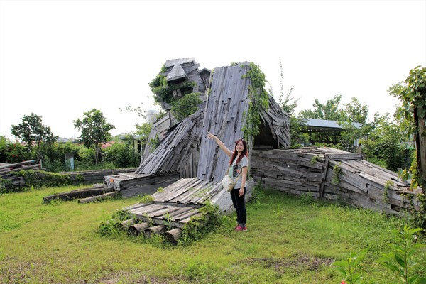 優雅農夫藝文農場：【台南後壁景點】優雅農夫藝文農場~優雅的巨形農夫守護著這塊園地，大家愛的吉米、樹屋、巨形椅、當鞦韆及沙坑，都很適合親子一起過來，情境式美拍場景多到拍不完