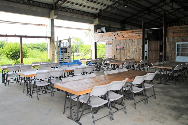 優雅農夫藝文農場：【台南後壁景點】優雅農夫藝文農場~優雅的巨形農夫守護著這塊園地，大家愛的吉米、樹屋、巨形椅、當鞦韆及沙坑，都很適合親子一起過來，情境式美拍場景多到拍不完