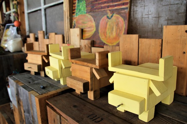 優雅農夫藝文農場：【台南後壁景點】優雅農夫藝文農場~優雅的巨形農夫守護著這塊園地，大家愛的吉米、樹屋、巨形椅、當鞦韆及沙坑，都很適合親子一起過來，情境式美拍場景多到拍不完