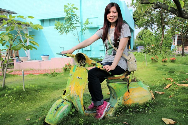 優雅農夫藝文農場：【台南後壁景點】優雅農夫藝文農場~優雅的巨形農夫守護著這塊園地，大家愛的吉米、樹屋、巨形椅、當鞦韆及沙坑，都很適合親子一起過來，情境式美拍場景多到拍不完