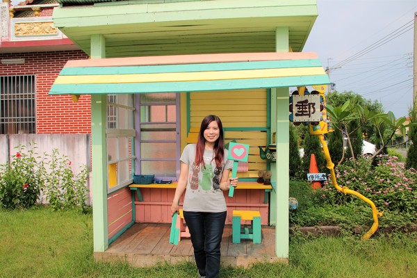 優雅農夫藝文農場：【台南後壁景點】優雅農夫藝文農場~優雅的巨形農夫守護著這塊園地，大家愛的吉米、樹屋、巨形椅、當鞦韆及沙坑，都很適合親子一起過來，情境式美拍場景多到拍不完