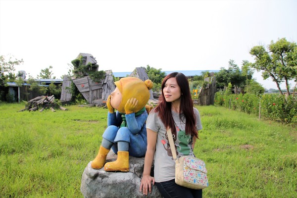 優雅農夫藝文農場：【台南後壁景點】優雅農夫藝文農場~優雅的巨形農夫守護著這塊園地，大家愛的吉米、樹屋、巨形椅、當鞦韆及沙坑，都很適合親子一起過來，情境式美拍場景多到拍不完