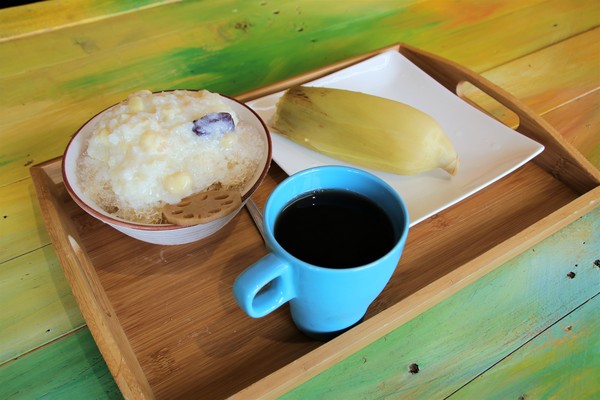 優雅農夫藝文農場：【台南後壁景點】優雅農夫藝文農場~優雅的巨形農夫守護著這塊園地，大家愛的吉米、樹屋、巨形椅、當鞦韆及沙坑，都很適合親子一起過來，情境式美拍場景多到拍不完