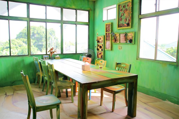 優雅農夫藝文農場：【台南後壁景點】優雅農夫藝文農場~優雅的巨形農夫守護著這塊園地，大家愛的吉米、樹屋、巨形椅、當鞦韆及沙坑，都很適合親子一起過來，情境式美拍場景多到拍不完