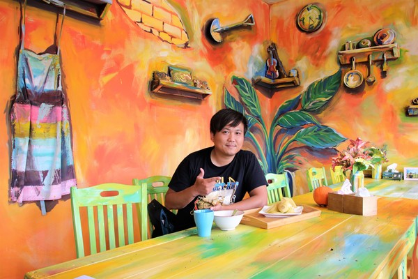 優雅農夫藝文農場：【台南後壁景點】優雅農夫藝文農場~優雅的巨形農夫守護著這塊園地，大家愛的吉米、樹屋、巨形椅、當鞦韆及沙坑，都很適合親子一起過來，情境式美拍場景多到拍不完