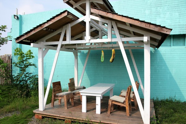 優雅農夫藝文農場：【台南後壁景點】優雅農夫藝文農場~優雅的巨形農夫守護著這塊園地，大家愛的吉米、樹屋、巨形椅、當鞦韆及沙坑，都很適合親子一起過來，情境式美拍場景多到拍不完