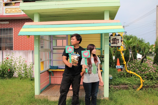 優雅農夫藝文農場：【台南後壁景點】優雅農夫藝文農場~優雅的巨形農夫守護著這塊園地，大家愛的吉米、樹屋、巨形椅、當鞦韆及沙坑，都很適合親子一起過來，情境式美拍場景多到拍不完