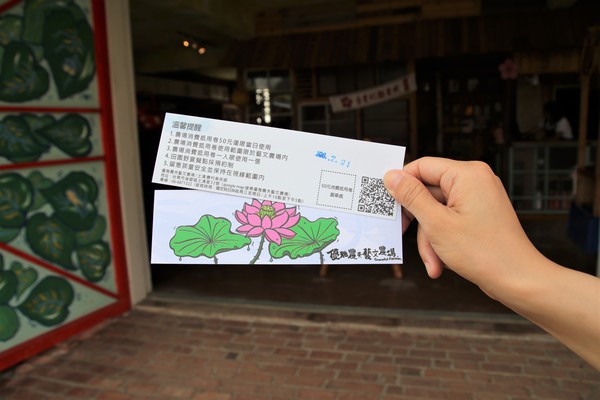 優雅農夫藝文農場：【台南後壁景點】優雅農夫藝文農場~優雅的巨形農夫守護著這塊園地，大家愛的吉米、樹屋、巨形椅、當鞦韆及沙坑，都很適合親子一起過來，情境式美拍場景多到拍不完