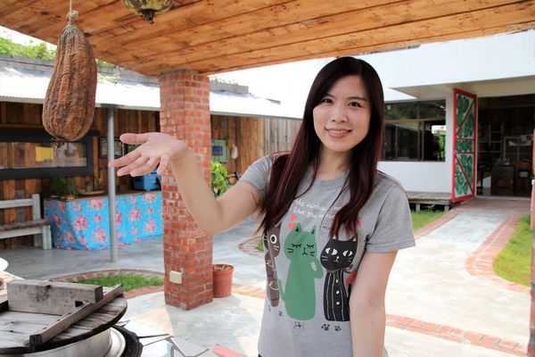 優雅農夫藝文農場：【台南後壁景點】優雅農夫藝文農場~優雅的巨形農夫守護著這塊園地，大家愛的吉米、樹屋、巨形椅、當鞦韆及沙坑，都很適合親子一起過來，情境式美拍場景多到拍不完