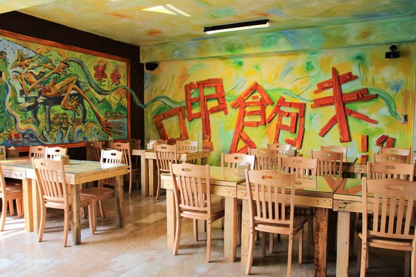 優雅農夫藝文農場：【台南後壁景點】優雅農夫藝文農場~優雅的巨形農夫守護著這塊園地，大家愛的吉米、樹屋、巨形椅、當鞦韆及沙坑，都很適合親子一起過來，情境式美拍場景多到拍不完