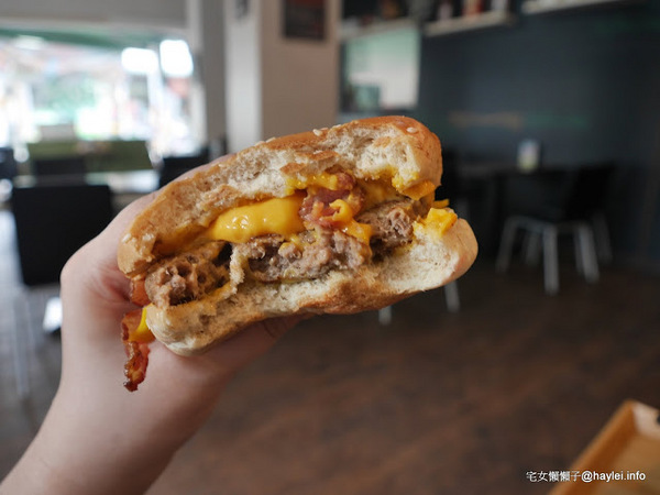 麥味登_員林成功店:彰化員林早餐 麥味登員林成功店 多樣精緻早午餐任君選擇的社區小店 推薦創意主餐溶岩起士牛肉堡套餐