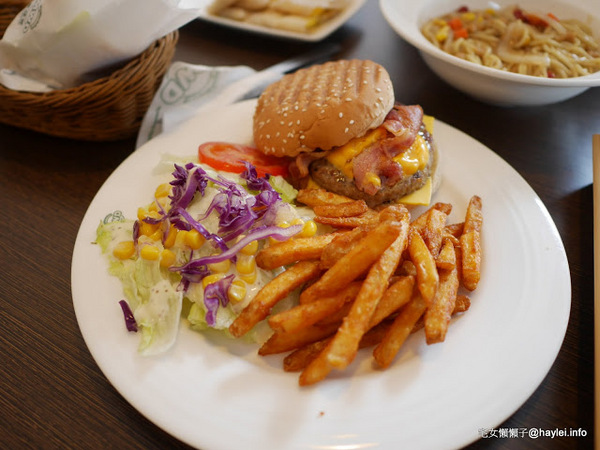 麥味登_員林成功店:彰化員林早餐 麥味登員林成功店 多樣精緻早午餐任君選擇的社區小店 推薦創意主餐溶岩起士牛肉堡套餐