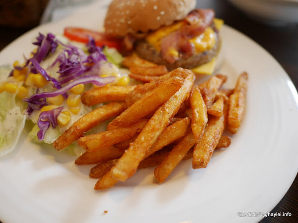 麥味登_員林成功店:彰化員林早餐 麥味登員林成功店 多樣精緻早午餐任君選擇的社區小店 推薦創意主餐溶岩起士牛肉堡套餐