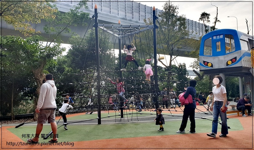 林口樂活公園(捷運車廂公園)特色公園+共融公園+特色溜滑梯 14.jpg