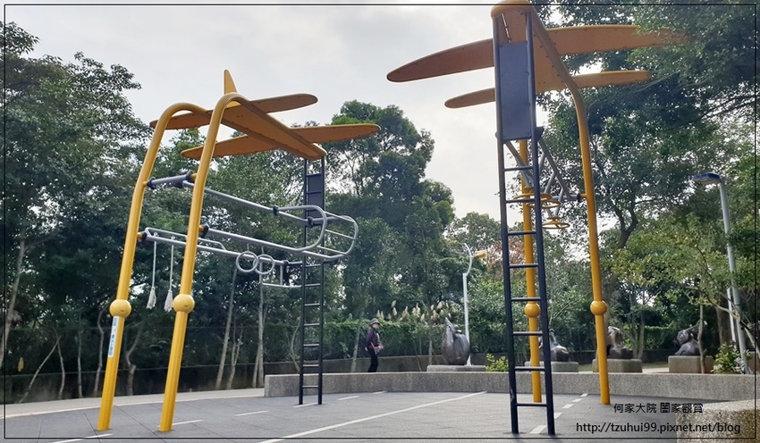 林口樂活公園(捷運車廂公園)特色公園+共融公園+特色溜滑梯 22.jpg