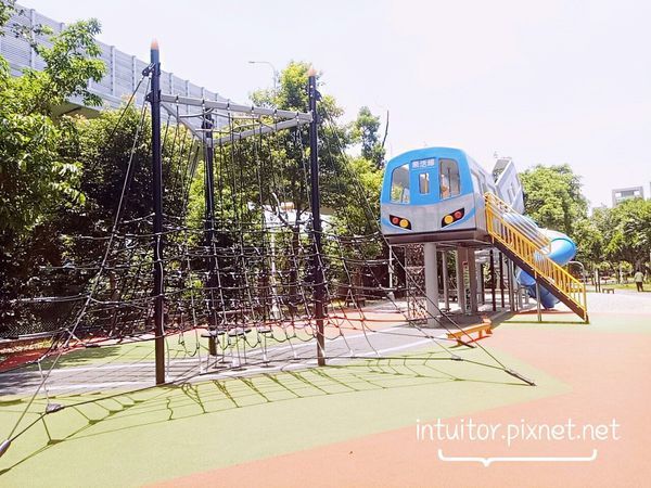 林口樂活公園捷運滑梯.jpg 林口樂活公園捷運滑梯.jpg