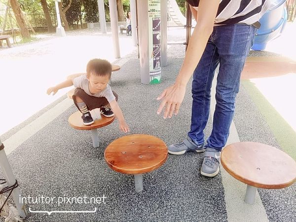 林口樂活公園梅花樁2.jpg 林口樂活公園梅花樁2.jpg