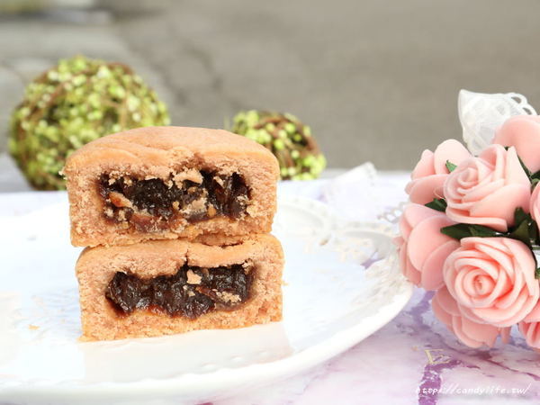 Rivon禮坊(中山店)：喜餅推薦│禮坊RIVON〃新法式手工喜餅禮盒，一個人吃也不會膩的喜餅！浪漫紫色大理石紋搭配燙金禮盒