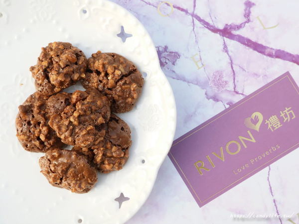 Rivon禮坊(中山店)：喜餅推薦│禮坊RIVON〃新法式手工喜餅禮盒，一個人吃也不會膩的喜餅！浪漫紫色大理石紋搭配燙金禮盒