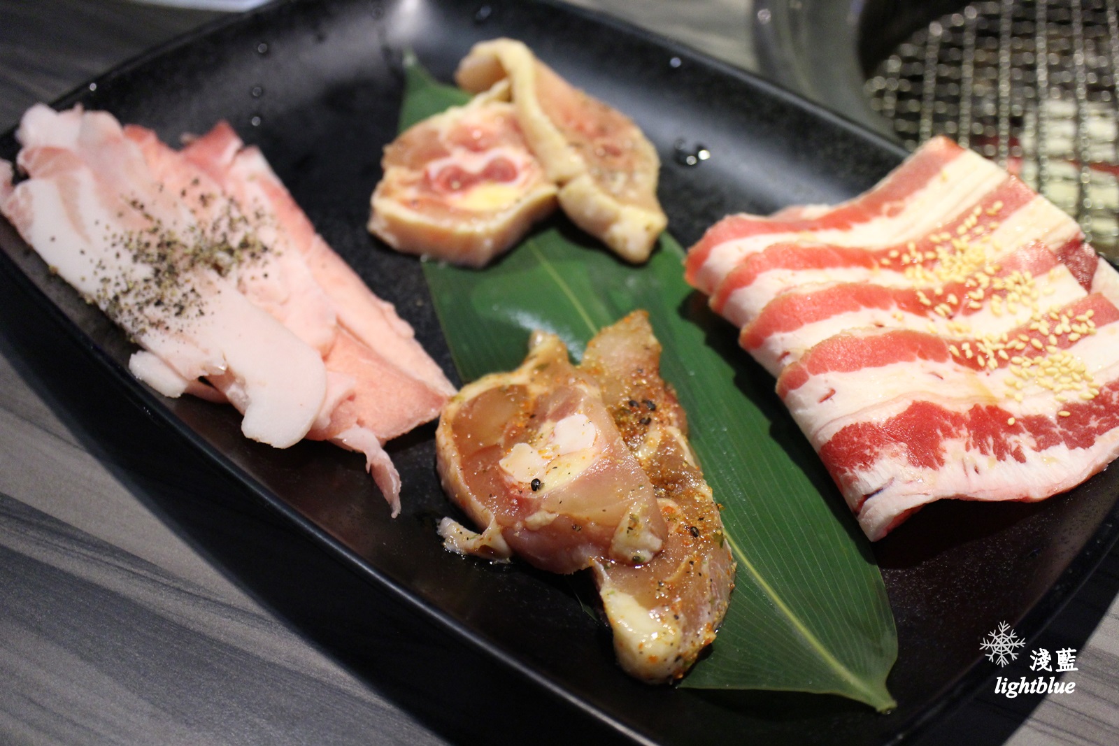 [ 市府站美食 ] 淺藍 × 好客燒烤台北市府店～下班後來去點餐式海鮮燒烤及沙拉吧吃到飽，還有啤酒／調酒無限暢飲